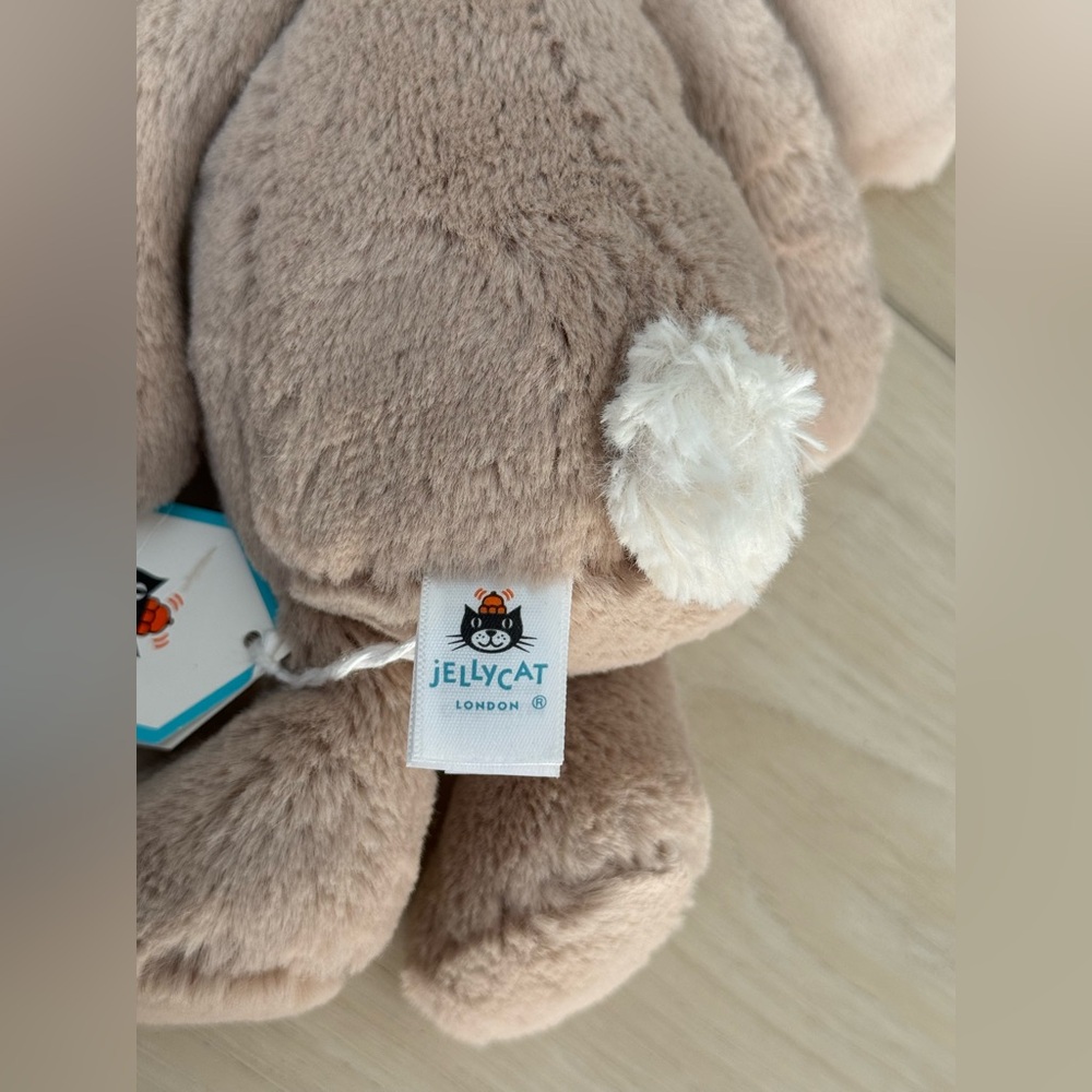 Jellycat Small Bashful Beige Bunny - Picture 6 of 9